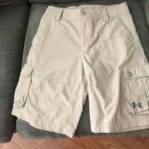 Under Armor LARGE khaki adjustable waist shorts